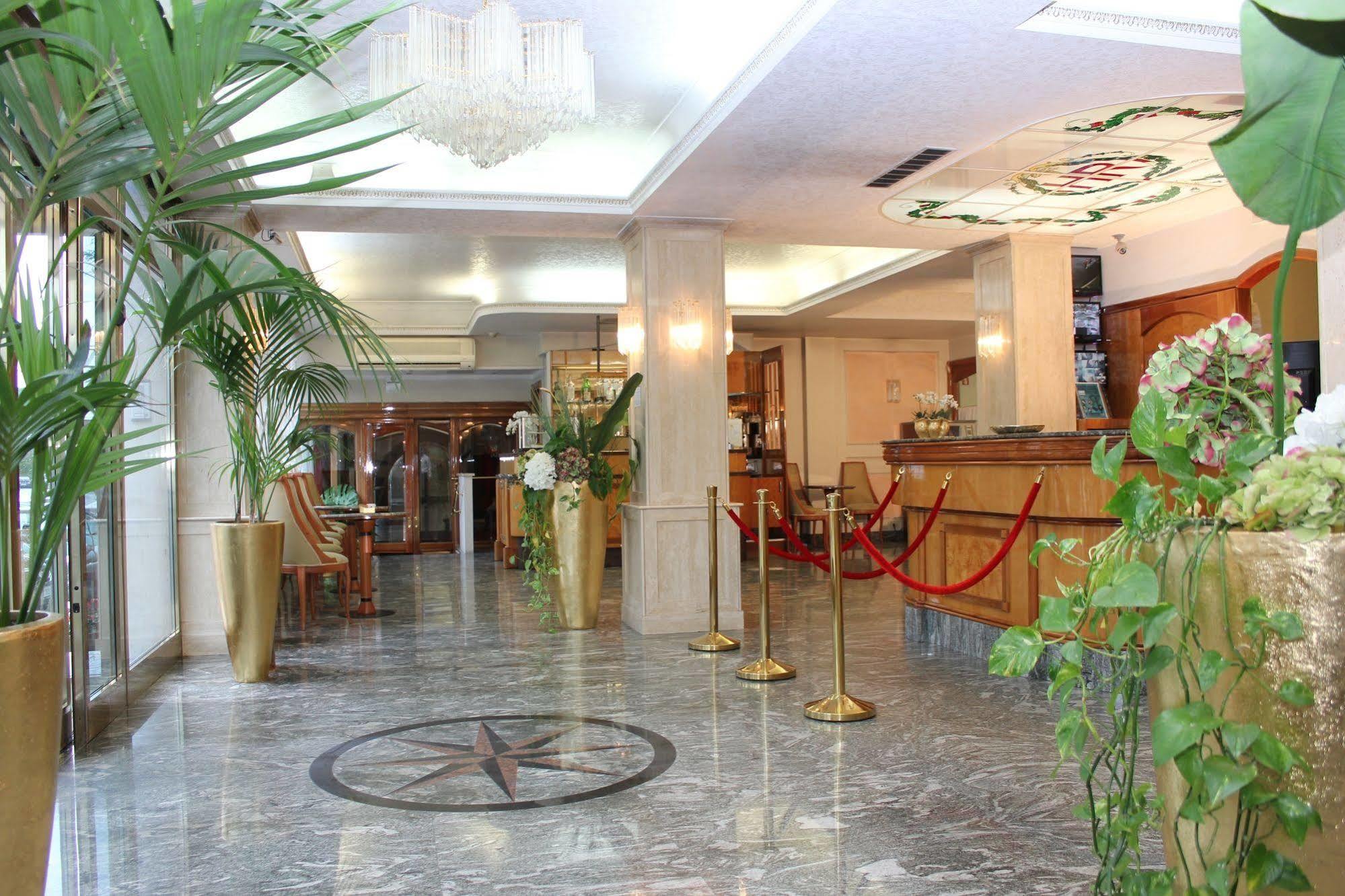 Hotel Romulus Exterior photo